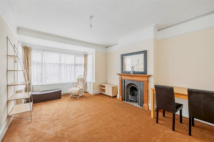 1 Bedroom Flat To Rent In Leyborne Avenue, London W13