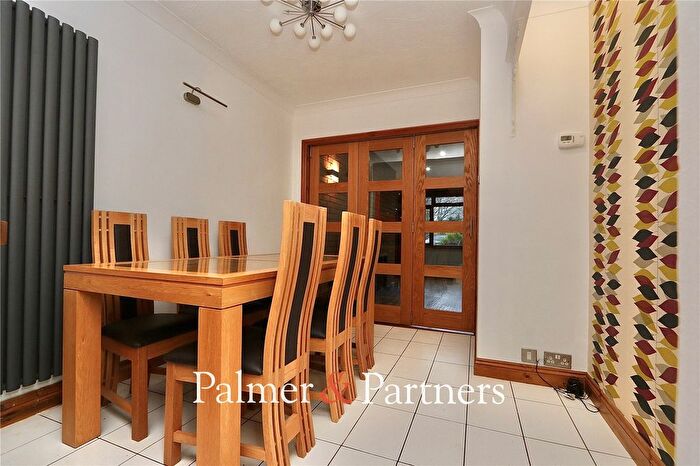 2 Bedroom Bungalow For Sale In Woodlands, Chelmondiston, Ipswich, Suffolk, IP9
