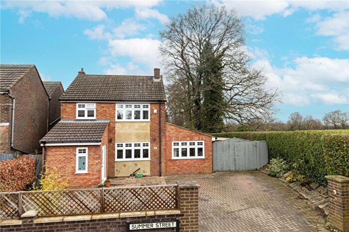 3 Bedroom Detached House For Sale In Summer Street, Slip End, Luton, LU1