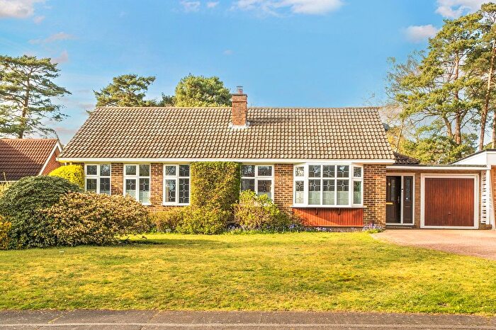 3 Bedroom Bungalow For Sale In Parkway, Crowthorne, RG45