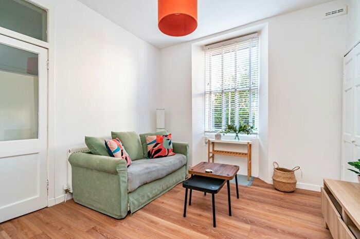 1 Bedroom Flat For Sale In / Milton Street, Edinburgh, EH8