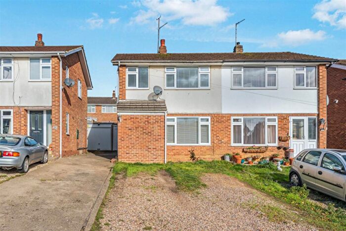 3 Bedroom Semi Detached House For Sale In Austin Drive, Banbury, OX16