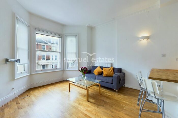 1 Bedroom Flat To Rent In Sinclair Gardens, Shepherds Bush, W14