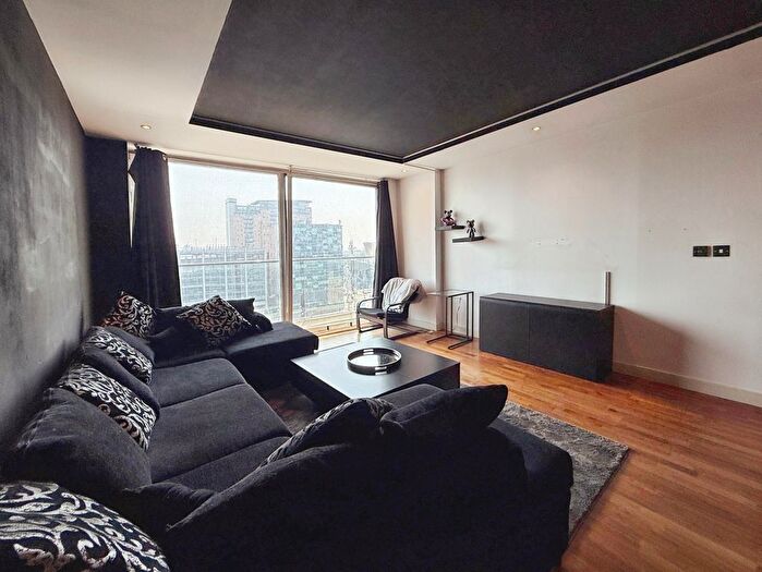 2 Bedroom Flat To Rent In The Quays, Salford Quays, Salford, M50