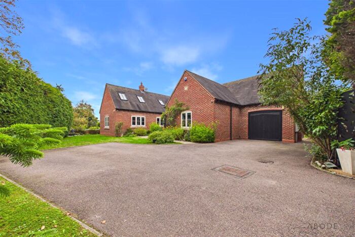 5 Bedroom Detached House For Sale In Coton Road, Walton-On-Trent, Derbyshire, DE12