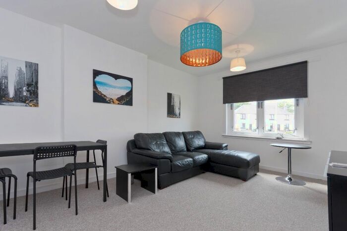3 Bedroom Flat To Rent In Middlefield Place, Woodside, Aberdeen, AB24