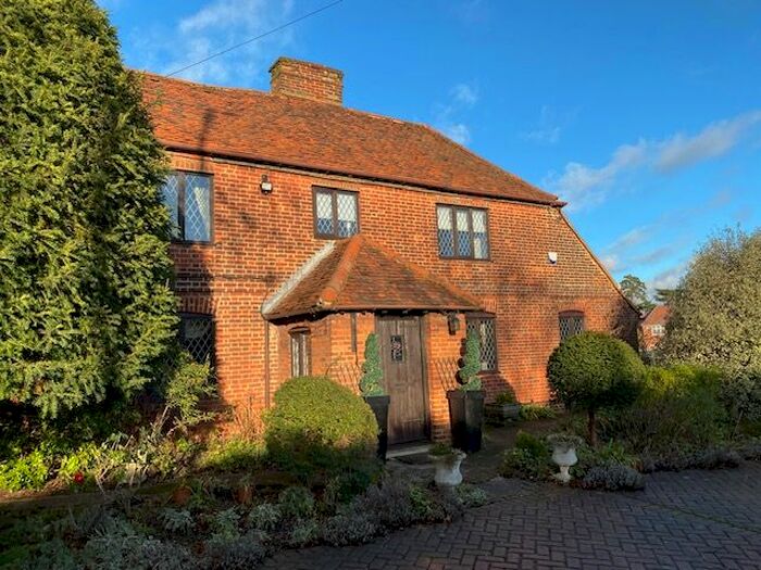 5 Bedroom Detached House To Rent In Goffs Lane, Goffs Oak, Waltham Cross, EN7