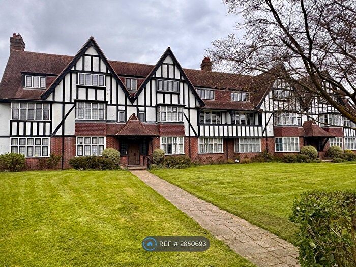 2 Bedroom Flat To Rent In Queens Drive, London, W3