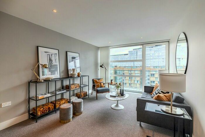 1 Bedroom Flat To Rent In Queenstown Road, Battersea, SW11