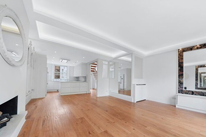 4 Bedroom Flat To Rent In Kensington Park Road, London, W11