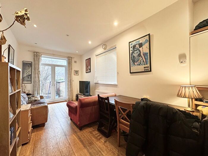 3 Bedroom Flat To Rent In Stanstead Road, London, SE6