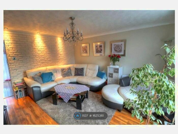 3 Bedroom Semi-Detached House To Rent In Crosslee Road, Manchester, M9