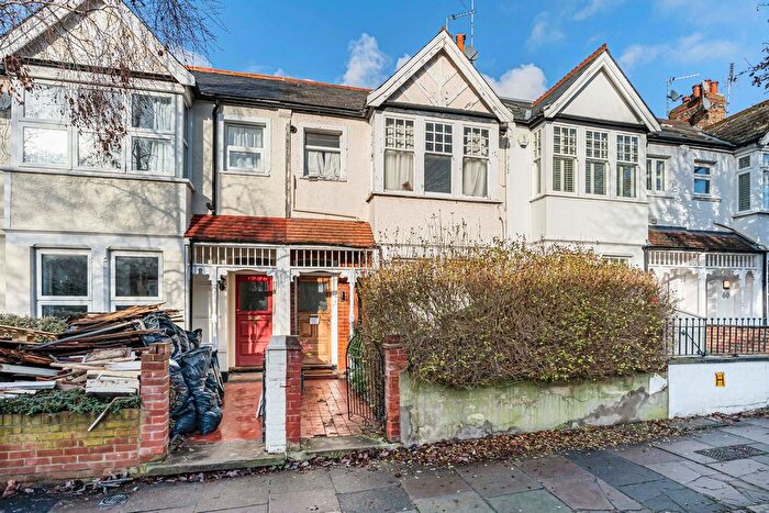 2 Bedroom Maisonette For Sale In Windermere Road, Ealing, Northfields, W5