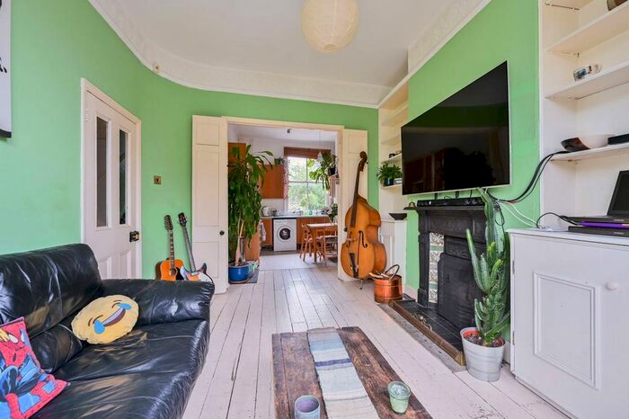 3 Bedroom Maisonette To Rent In Nunhead Grove, Nunhead, London, SE15