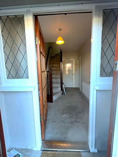 3 Bedroom Semi-Detached House To Rent In Granby Road, Luton, Bedfordshire, LU4