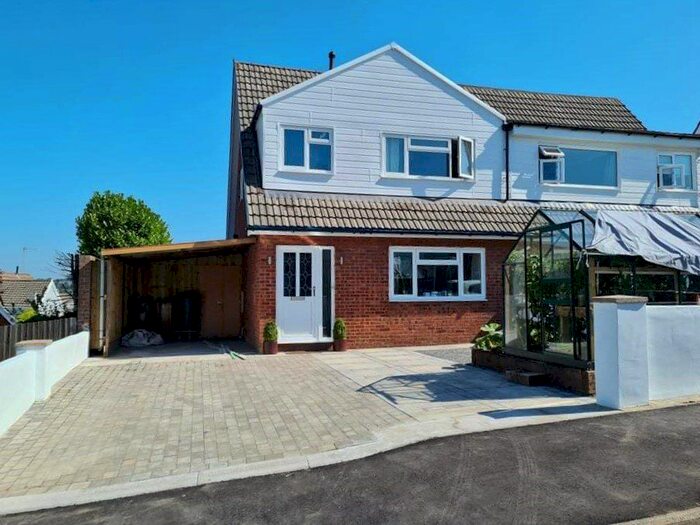 Houses for sale & to rent in CF82 7NZ, Heathlands, Ystrad Mynach Hengoed