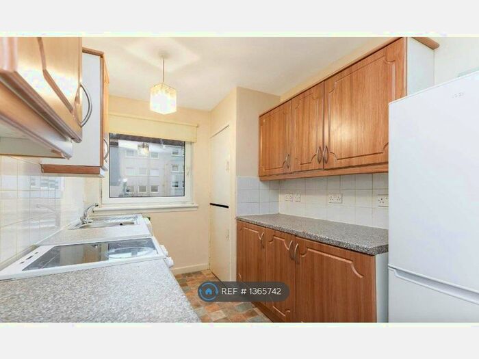 2 Bedroom Flat To Rent In Lethamhill Place, Glasgow, G33