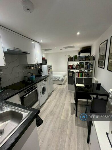 Studio To Rent In Campus Road, London, E17