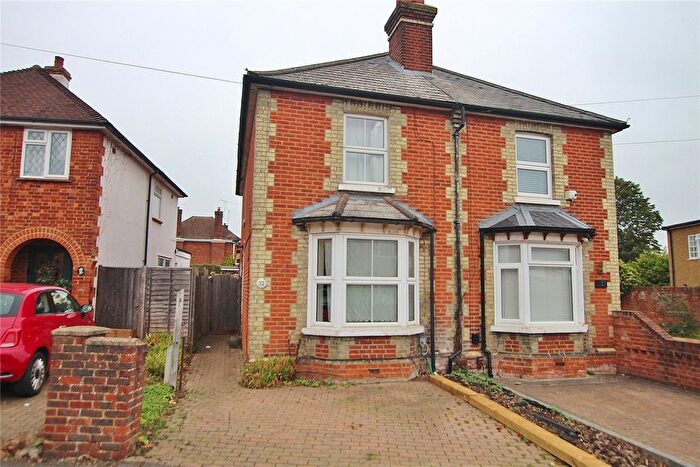 3 Bedroom Semi Detached House For Sale In Knaphill, Woking, GU21