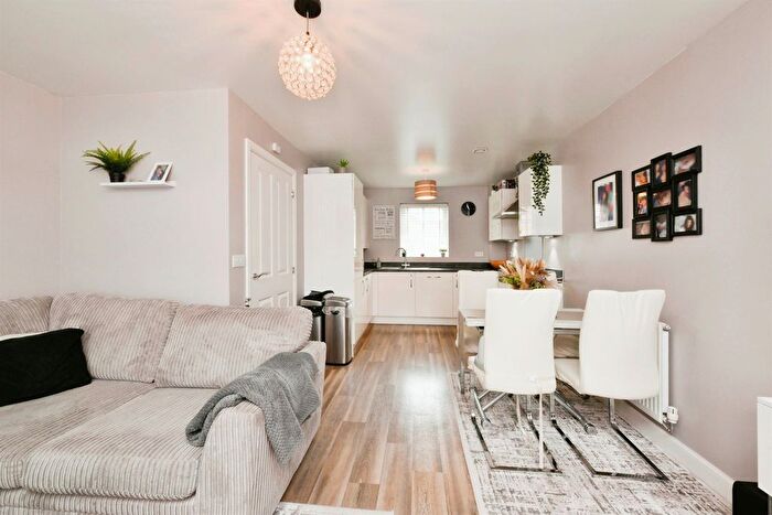 2 Bedroom Flat For Sale In Fieldfare Way, Harlow, CM17