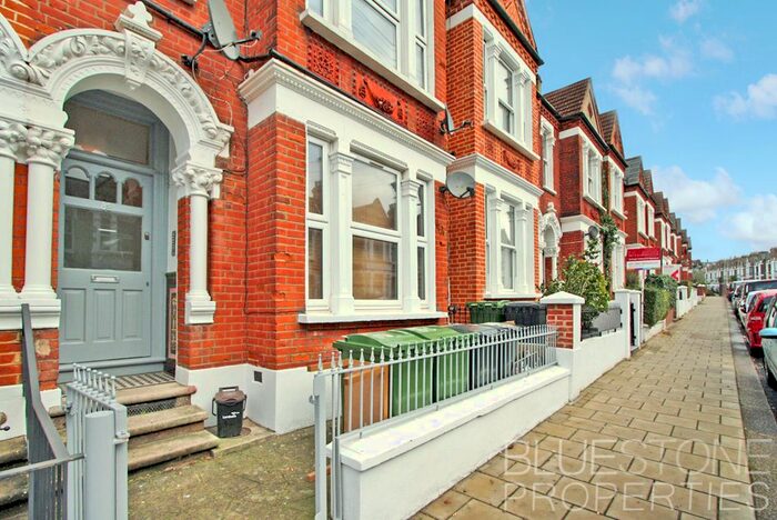 Studio To Rent In Kingscourt Road, London, SW16