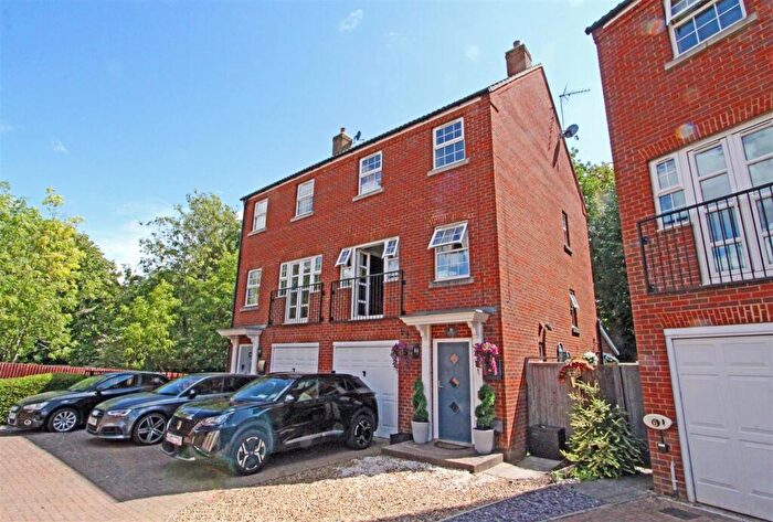4 Bedroom Semi-Detached House For Sale In Elsons Mews, Welwyn Garden City, AL7