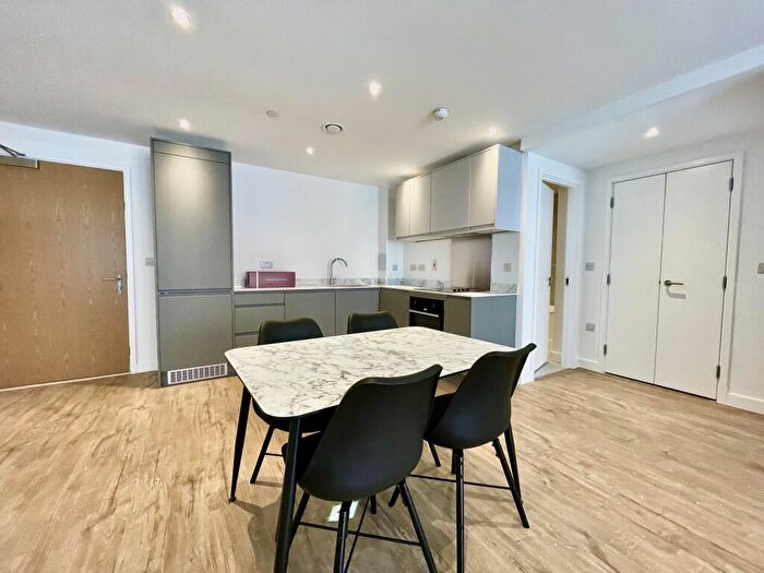 2 Bedroom Apartment To Rent In Phoenix, Saxton Lane, Leeds, LS9
