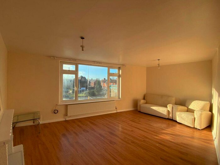 2 Bedroom Flat To Rent In Stoughton Road, Oadby, LE2