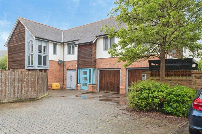 2 Bedroom Maisonette For Sale In Cavan Way, Broughton, Milton Keynes, MK10
