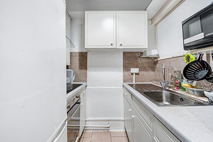 1 Bedroom Flat To Rent In Hamlet Gardens, London, W6