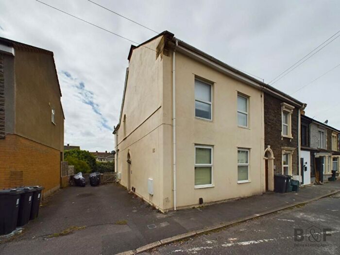 2 Bedroom Flat To Rent In Britannia Road, Kingswood, Bristol, BS15