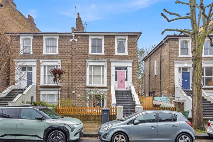 2 Bedroom Flat For Sale In Lawford Road, London, NW5