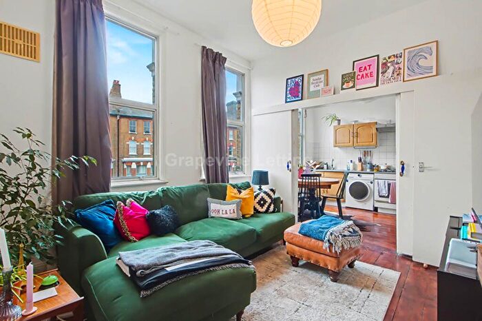 2 Bedroom Flat To Rent In Dulwich Road, Herne Hill ., SE24