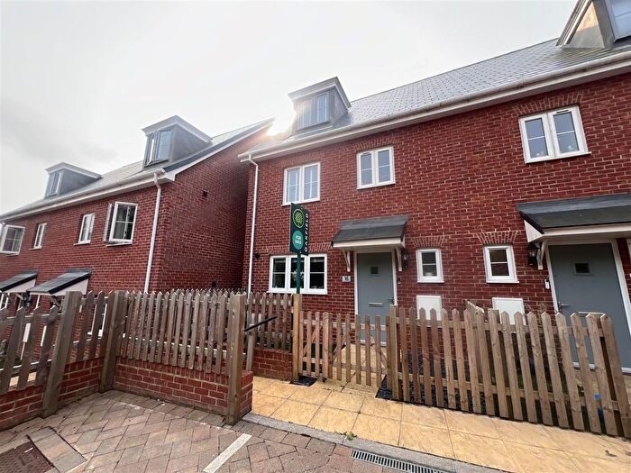 4 Bedroom Semi-Detached House For Sale In Preston Hall Close, Bexhill-On-Sea, TN39
