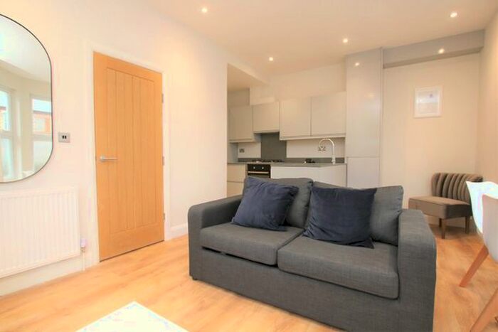 1 Bedroom Flat To Rent In London Road, Reading, Berkshire, RG1