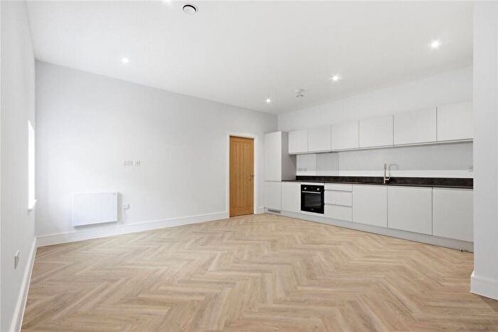 2 Bedroom Apartment To Rent In Brunswick Park Road, London, N11