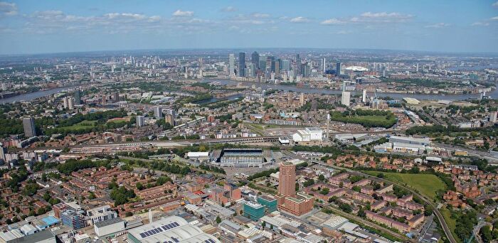 1 Bedroom Flat For Sale In Bermondsey Heights, - Ilderton Road, SE15