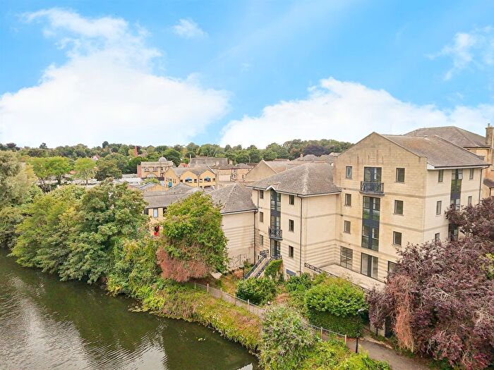 2 Bedroom Flat For Sale In Monkton Hill, Chippenham, SN15