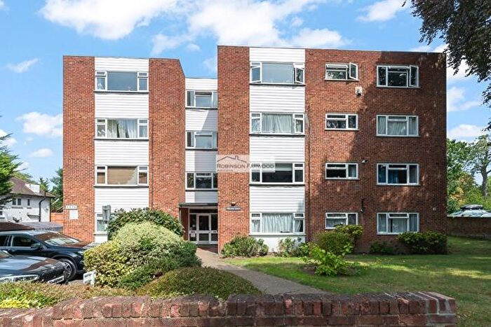2 Bedroom Flat For Sale In Castlebar Road, Ealing London, W5