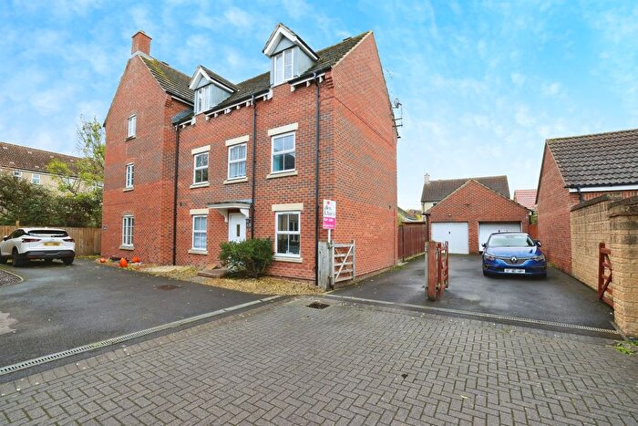 4 Bedroom Semi Detached House For Sale In Stickleback Road, Calne, SN11