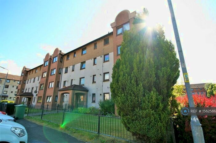 3 Bedroom Flat To Rent In Craigton Street, Clydebank, G81