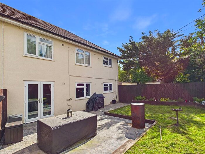 2 Bedroom Maisonette For Sale In Bazeley Road, Matson, Gloucester, GL4