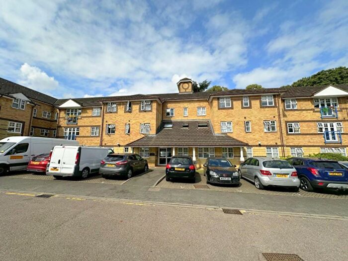 2 Bedroom Apartment To Rent In Barons Court, Earls Meade, Luton, LU2
