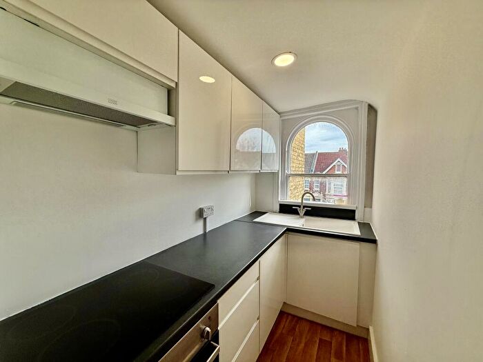 3 Bedroom Maisonette To Rent In London Road, Portsmouth, PO2