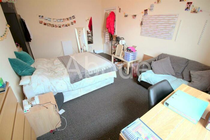 5 Bedroom House To Rent In Moorland Avenue, Hyde Park, Leeds, LS6
