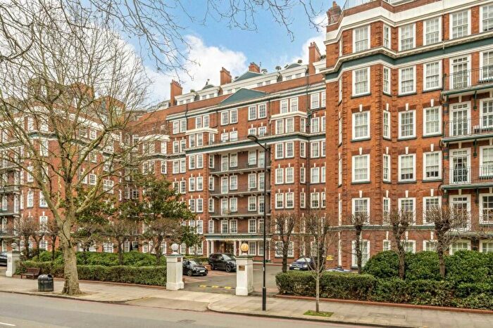 3 Bedroom Flat To Rent In St. Johns Wood Road, St John's Wood, NW8