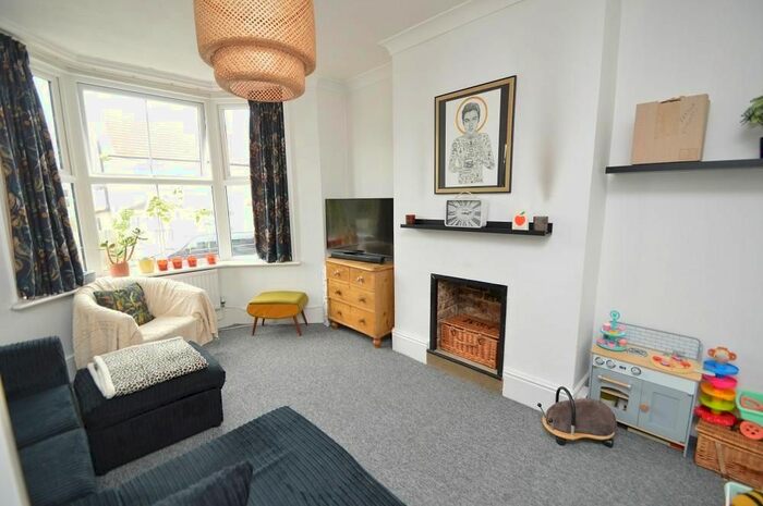 2 Bedroom Flat To Rent In Aldborough Road, St Leonards On Sea, East Sussex, TN37