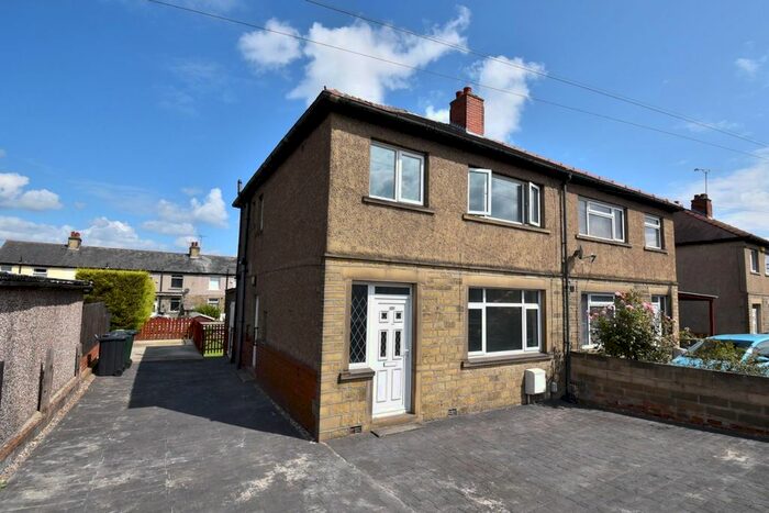 3 Bedroom Property To Rent In Wakefield Road, Waterloo, Huddersfield, HD5