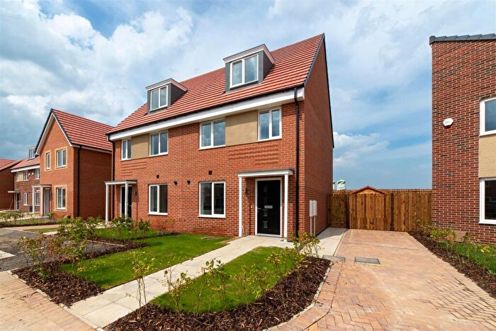 3 Bedroom Semi-Detached House To Rent In Bramble Way, Great Park, NE13