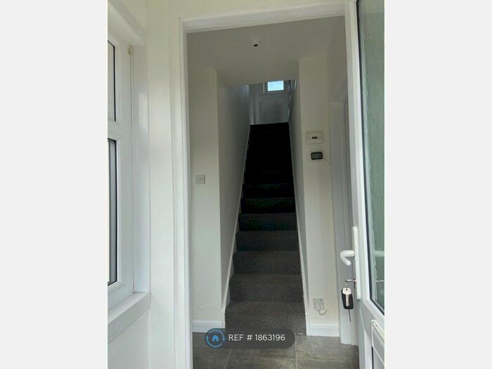 3 Bedroom Semi-Detached House To Rent In Meadow Avenue, Loughborough, LE11